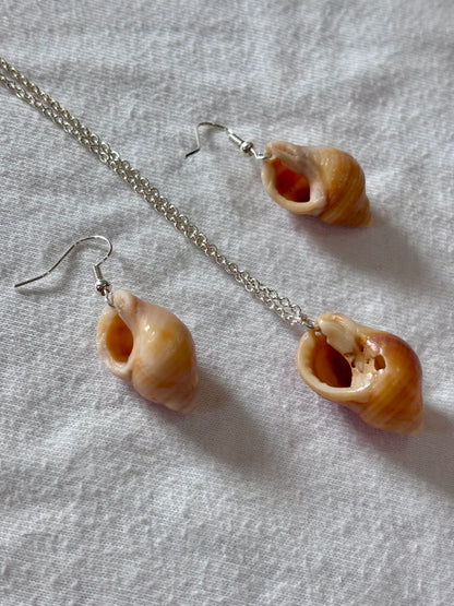 Silver Plated Shell Necklace and Earring Set